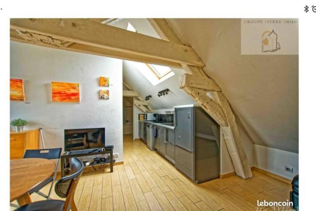 Orléans Appartement avec Parking Esterno foto